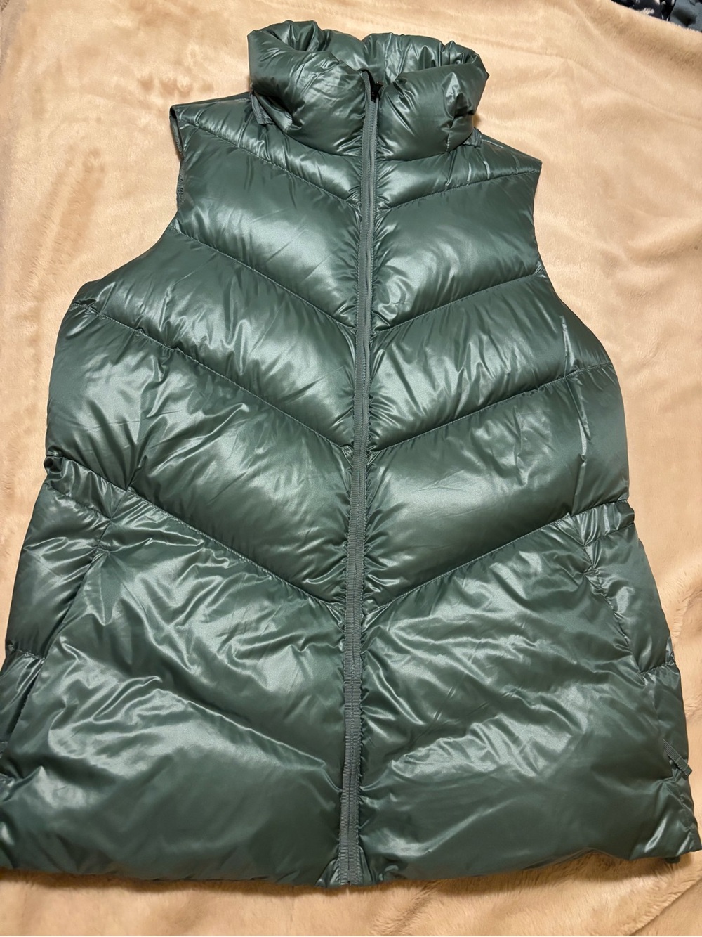 Women's Athleta Puffer Vest - Dark Green Sleeveless down vest size ST